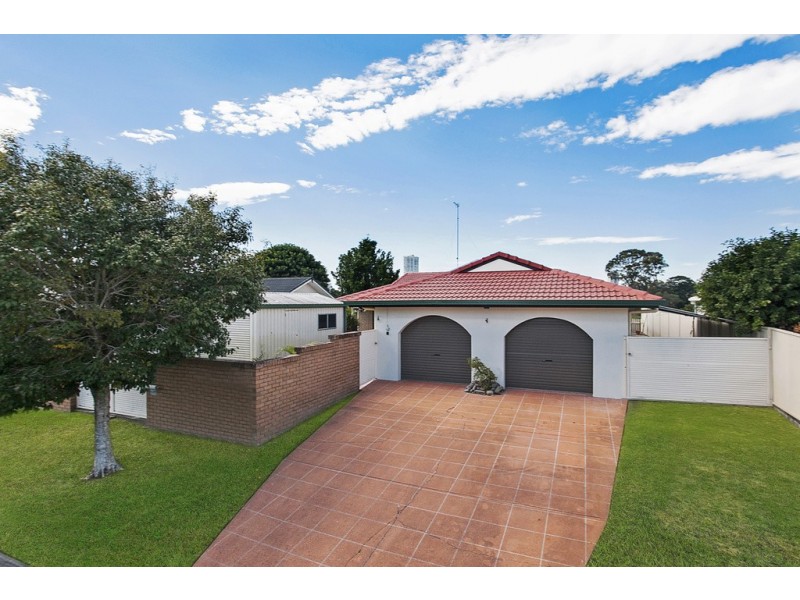 8 Honeyeater Drive, Burleigh Waters QLD 4220