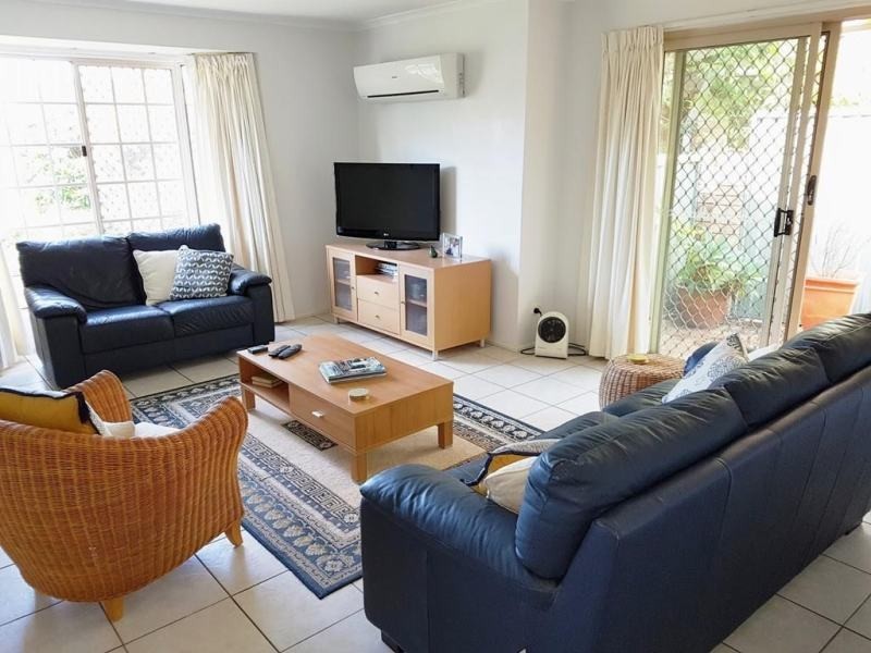 1/4 Teal Court, Burleigh Waters QLD 4220