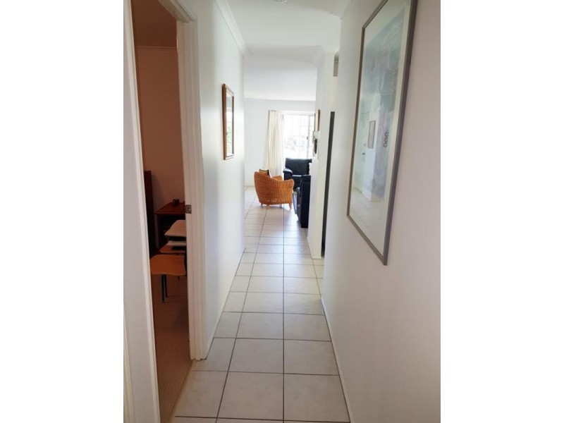 1/4 Teal Court, Burleigh Waters QLD 4220