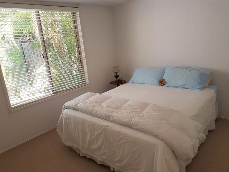 1/4 Teal Court, Burleigh Waters QLD 4220