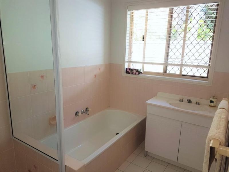 1/4 Teal Court, Burleigh Waters QLD 4220