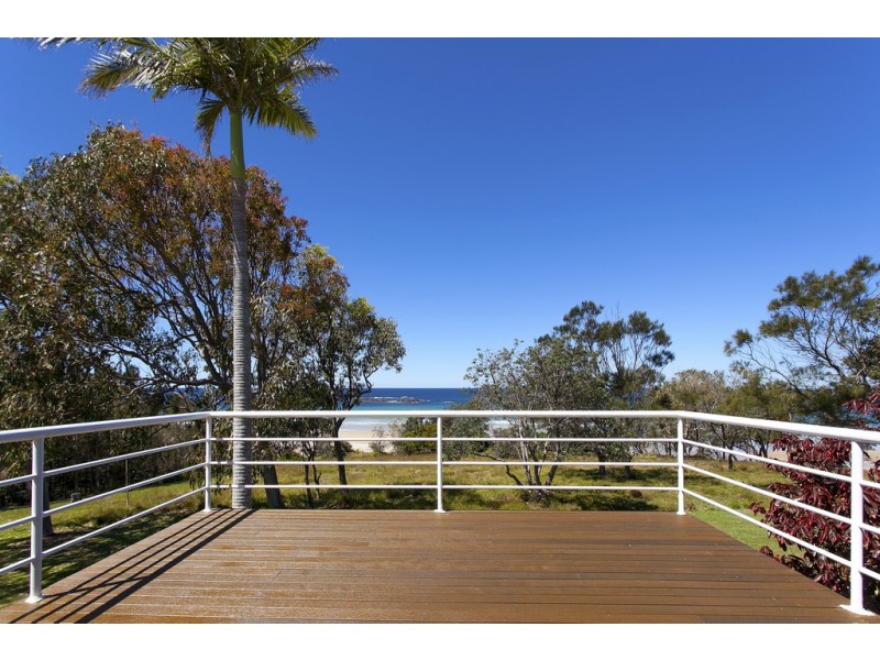 18 Ocean Drive, Safety Beach NSW 2456