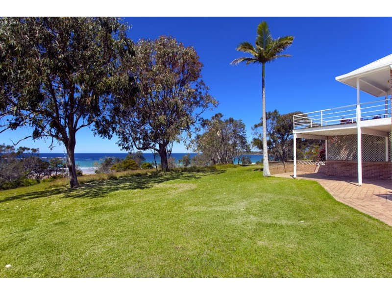 18 Ocean Drive, Safety Beach NSW 2456