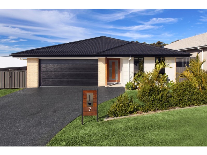 7 Seashore Place, Sandy Beach NSW 2456