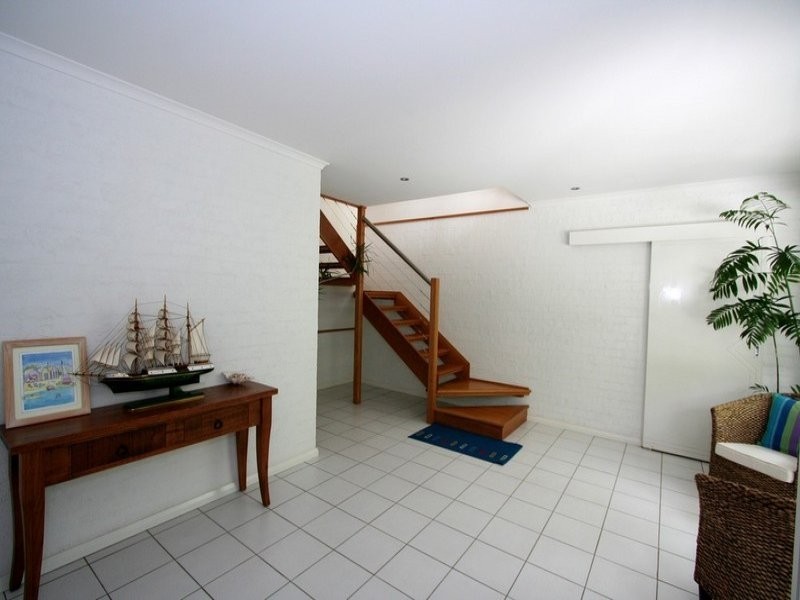 16 Lakeside Drive, Sapphire Beach NSW 2450