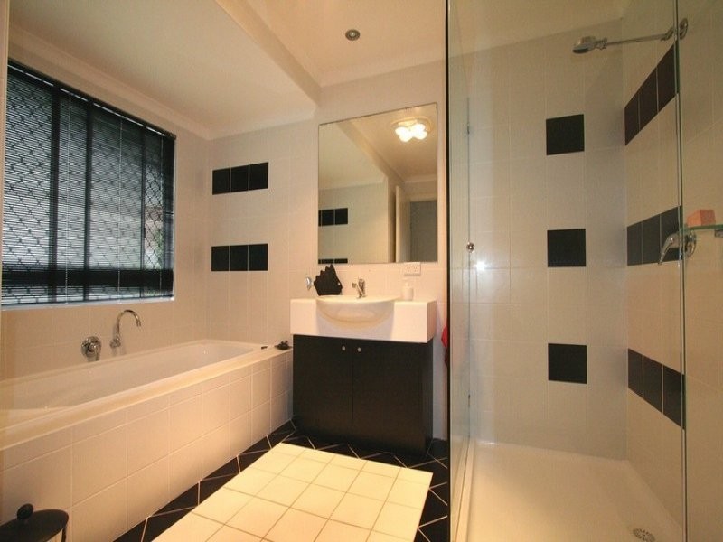 16 Lakeside Drive, Sapphire Beach NSW 2450