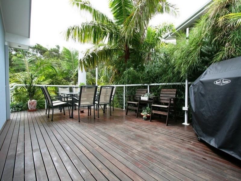 16 Lakeside Drive, Sapphire Beach NSW 2450