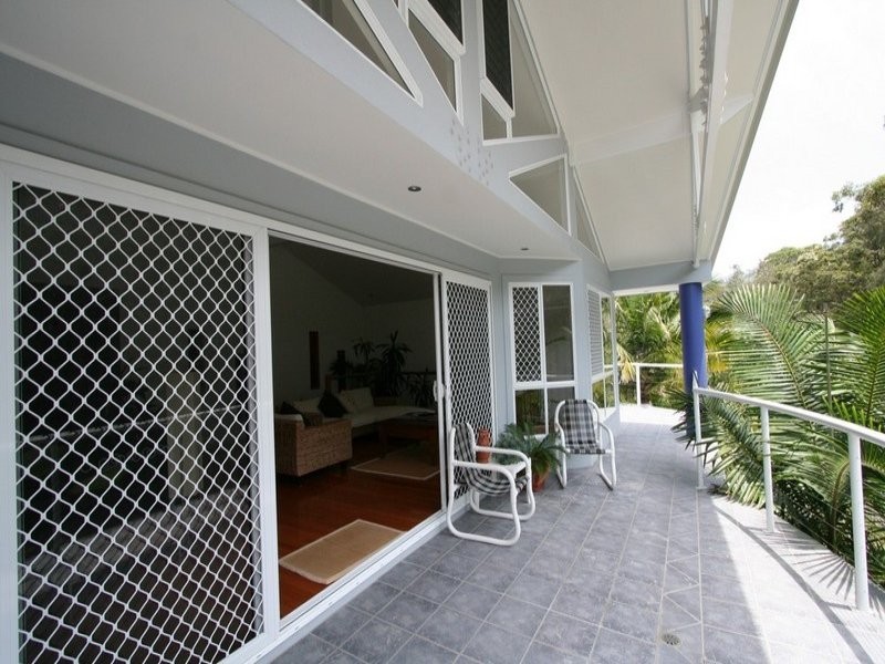 16 Lakeside Drive, Sapphire Beach NSW 2450