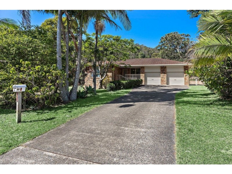 4 Azure Avenue, Emerald Beach NSW 2456