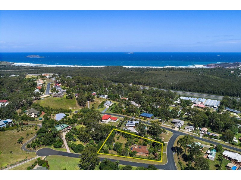 4 Azure Avenue, Emerald Beach NSW 2456