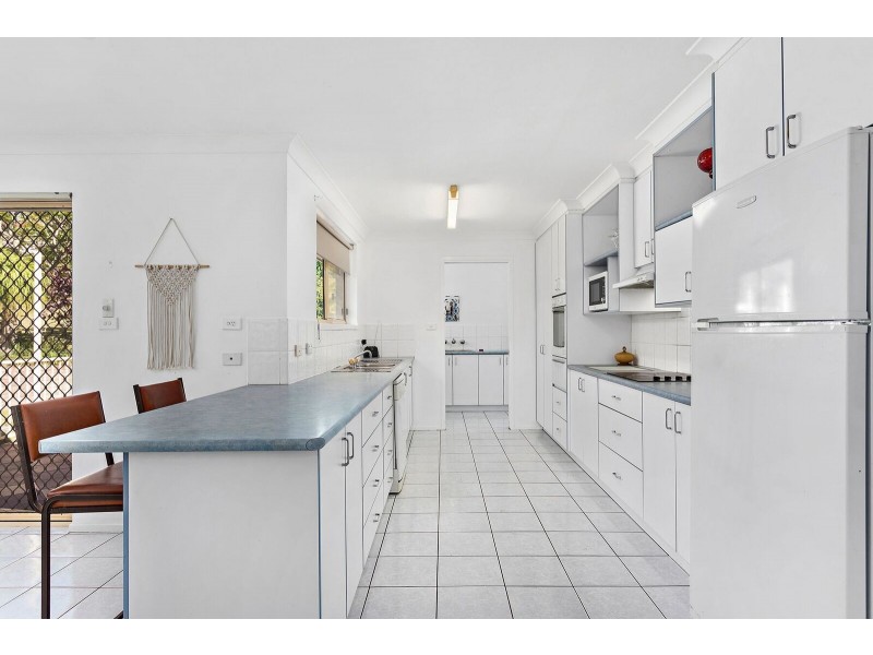 4 Azure Avenue, Emerald Beach NSW 2456