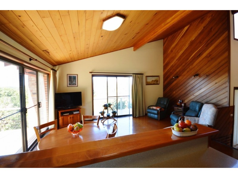 20b Skinner Close, Emerald Beach NSW 2456