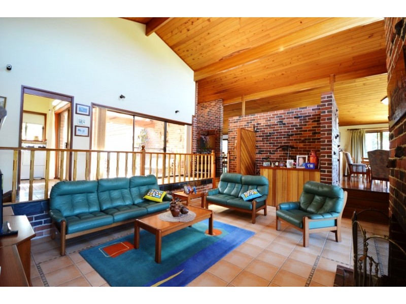 20b Skinner Close, Emerald Beach NSW 2456