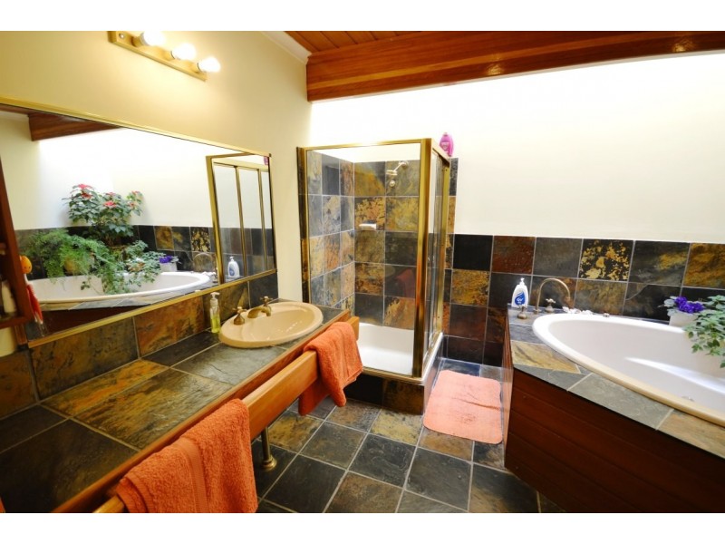 20b Skinner Close, Emerald Beach NSW 2456