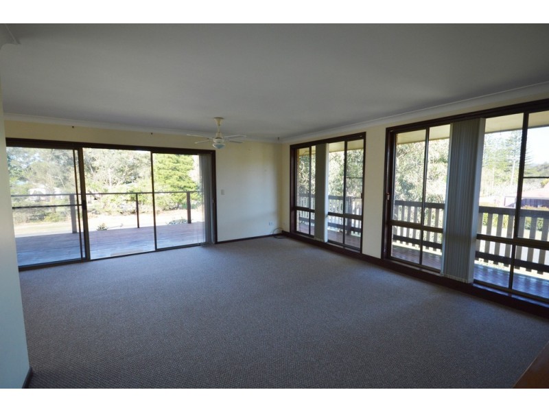 25 Beach Parade, Mylestom NSW 2454