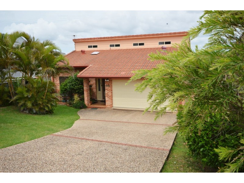 64 Dammerel Crescent, Emerald Beach NSW 2456