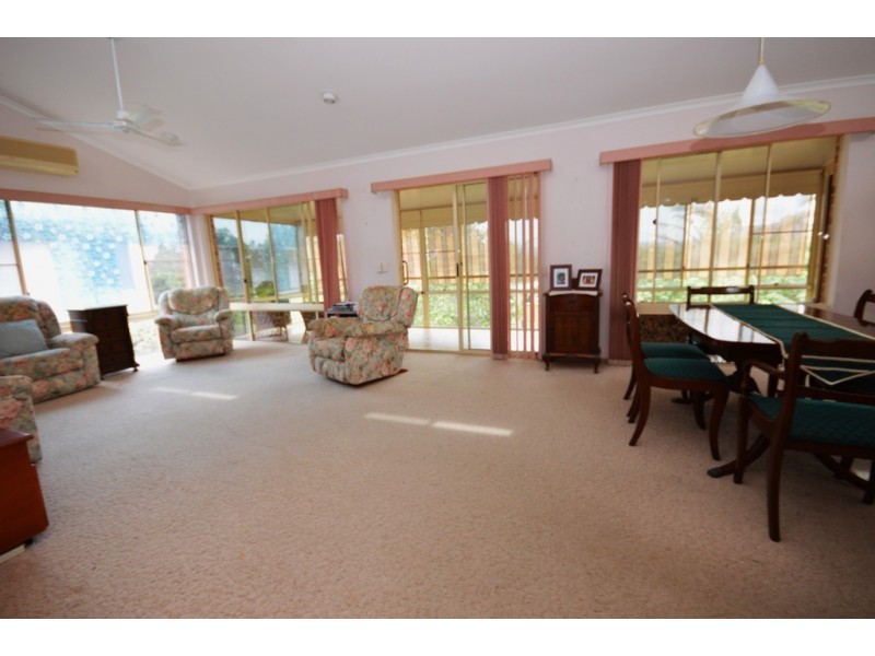 64 Dammerel Crescent, Emerald Beach NSW 2456