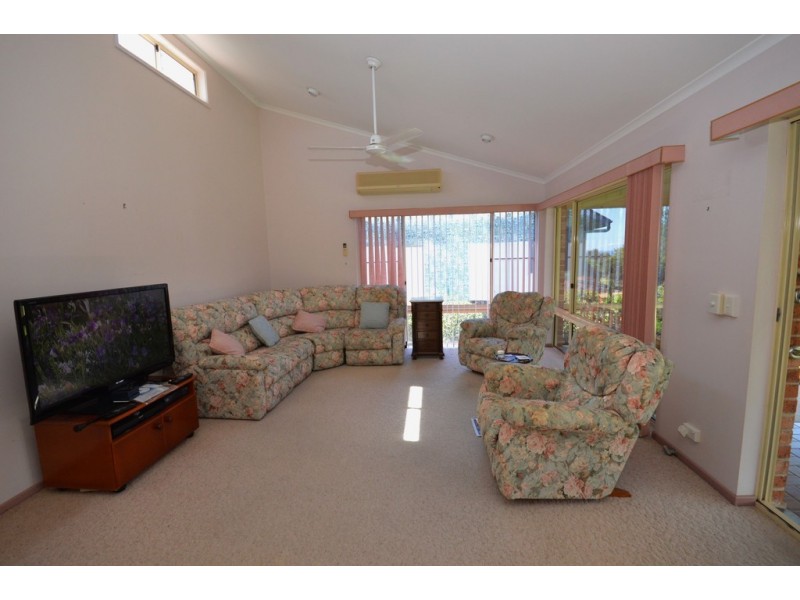 64 Dammerel Crescent, Emerald Beach NSW 2456