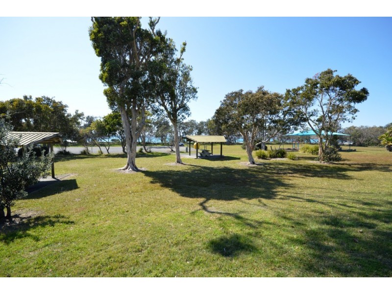 42 Bluegum Avenue, Sandy Beach NSW 2456