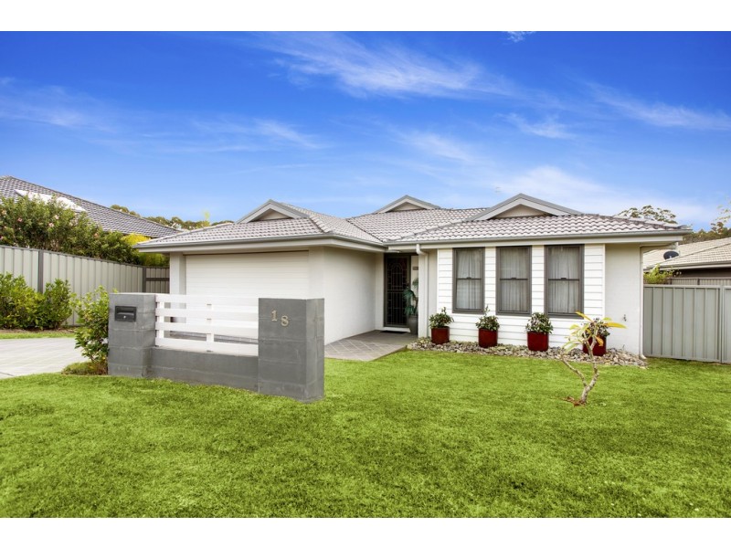 18 Admiralty Drive, Safety Beach NSW 2456
