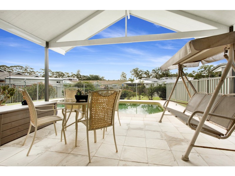 18 Admiralty Drive, Safety Beach NSW 2456