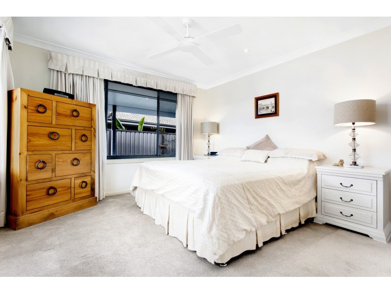 18 Admiralty Drive, Safety Beach NSW 2456