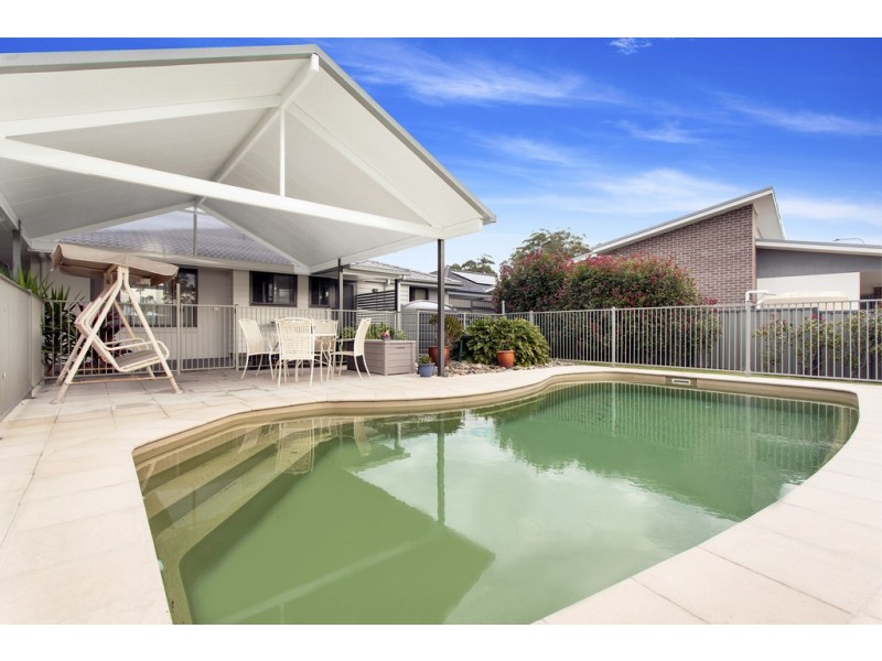 18 Admiralty Drive, Safety Beach NSW 2456