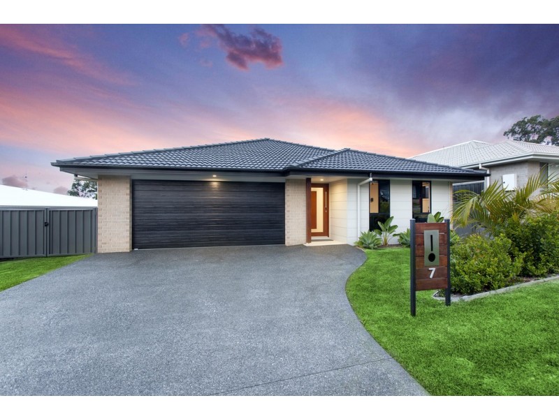 7 Seashore Place, Sandy Beach NSW 2456