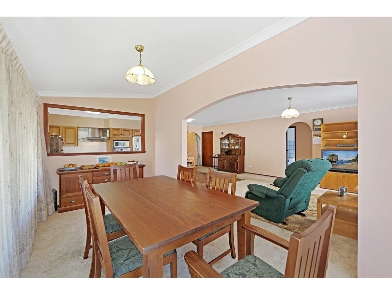 9 Essex Street, Gorokan NSW 2263