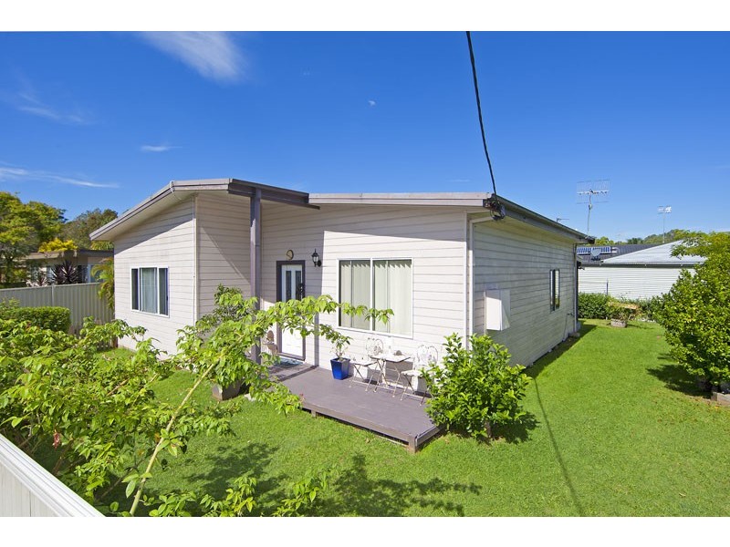 5 Marlborough Place, Berkeley Vale NSW 2261