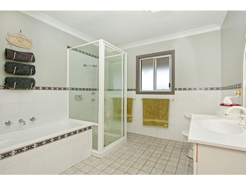 5 Marlborough Place, Berkeley Vale NSW 2261