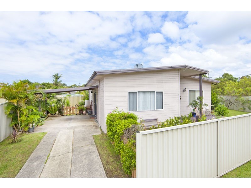 5 Marlborough Place, Berkeley Vale NSW 2261