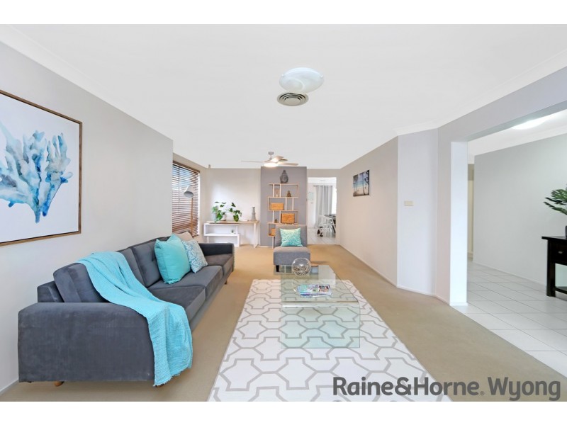 8 Waterside Drive, Woongarrah NSW 2259