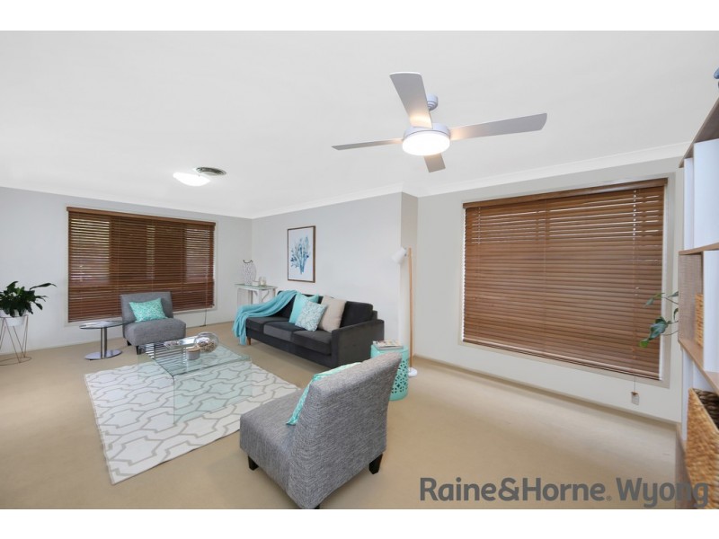 8 Waterside Drive, Woongarrah NSW 2259