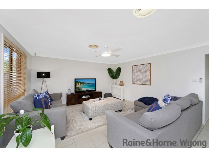 8 Waterside Drive, Woongarrah NSW 2259