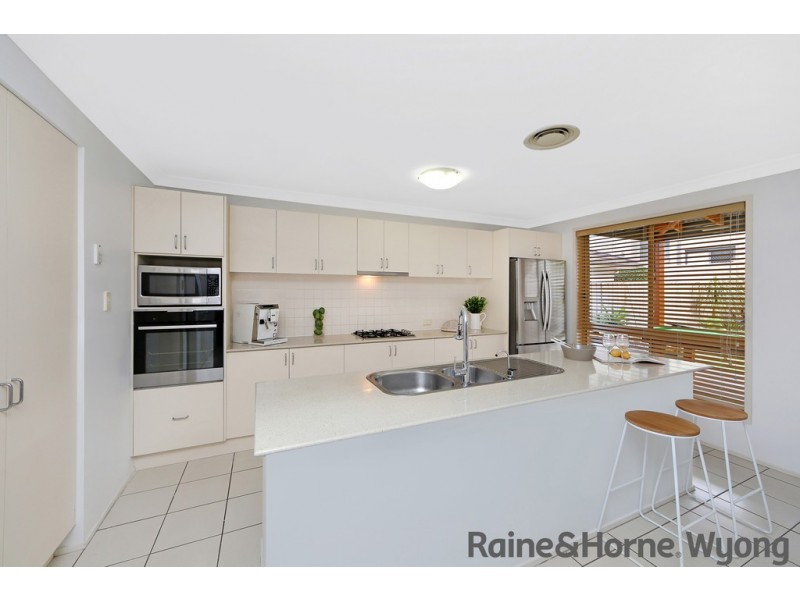 8 Waterside Drive, Woongarrah NSW 2259