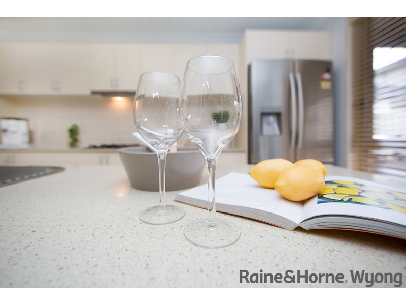 8 Waterside Drive, Woongarrah NSW 2259