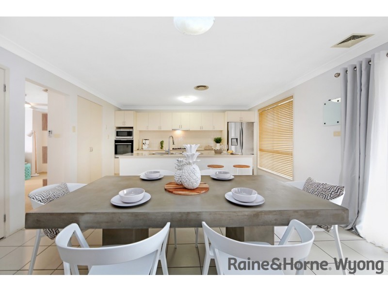 8 Waterside Drive, Woongarrah NSW 2259