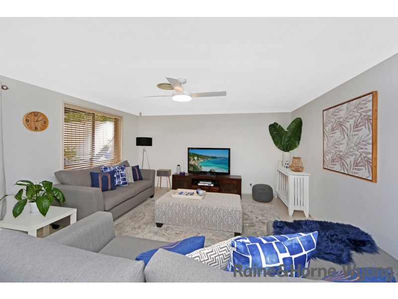 8 Waterside Drive, Woongarrah NSW 2259