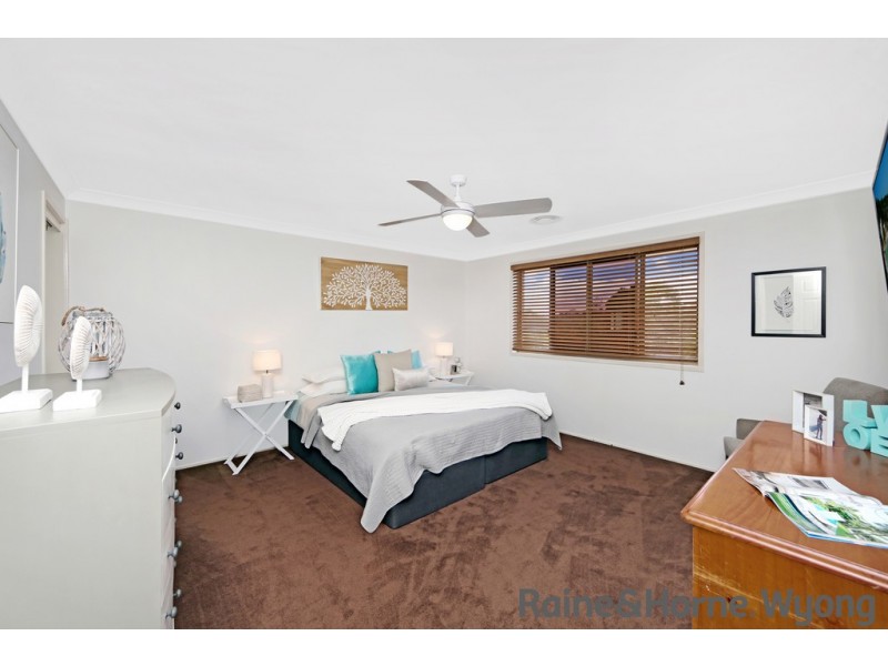 8 Waterside Drive, Woongarrah NSW 2259