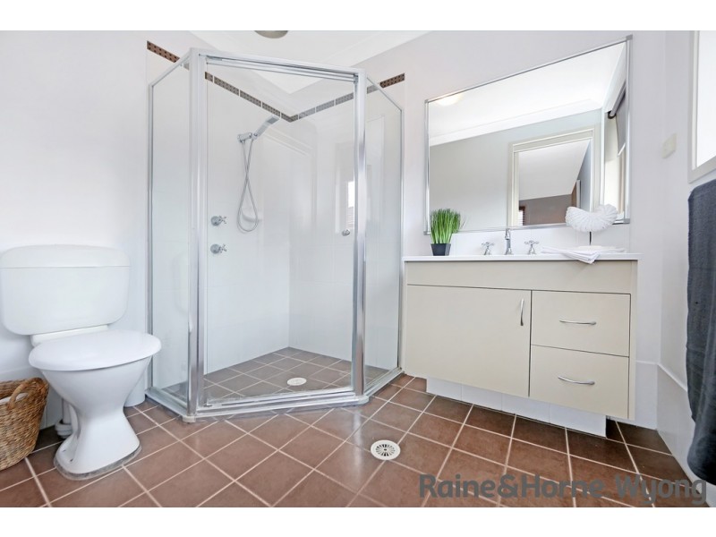 8 Waterside Drive, Woongarrah NSW 2259