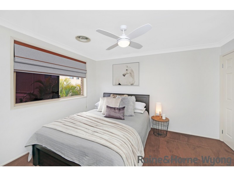 8 Waterside Drive, Woongarrah NSW 2259