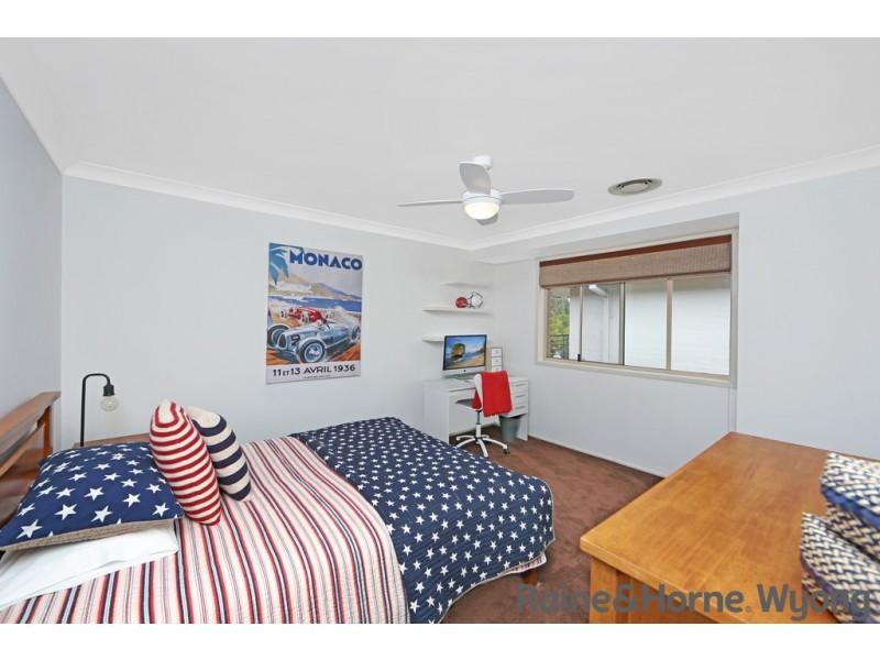 8 Waterside Drive, Woongarrah NSW 2259