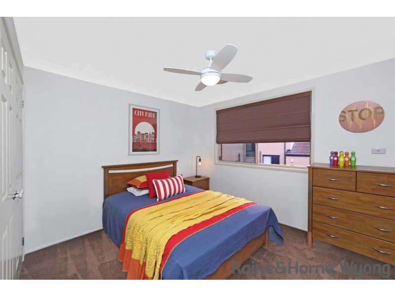 8 Waterside Drive, Woongarrah NSW 2259