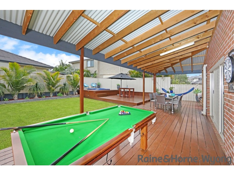 8 Waterside Drive, Woongarrah NSW 2259