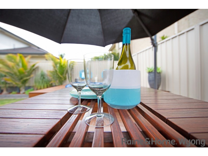 8 Waterside Drive, Woongarrah NSW 2259