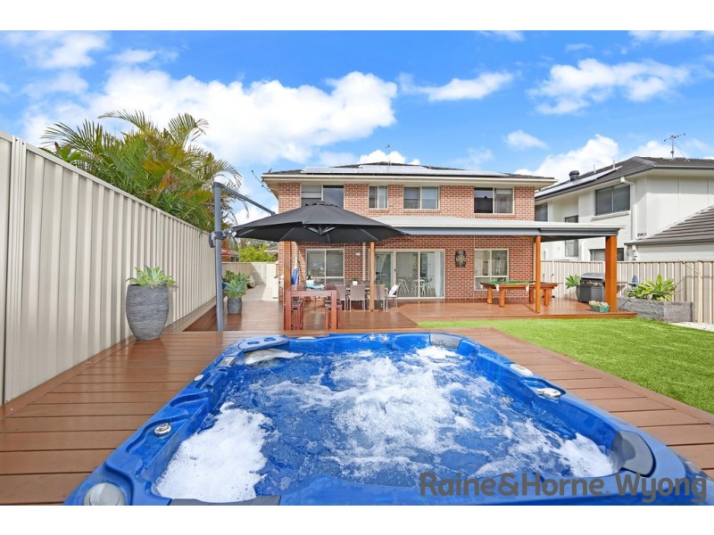 8 Waterside Drive, Woongarrah NSW 2259