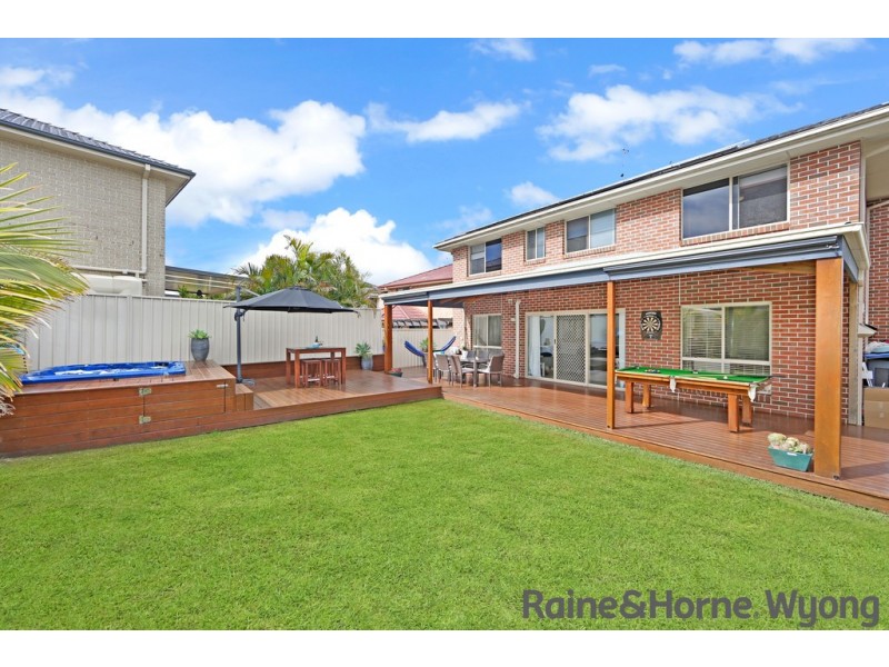 8 Waterside Drive, Woongarrah NSW 2259
