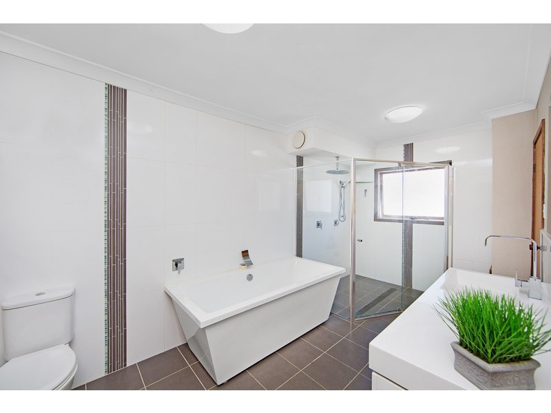 311 Lakedge Avenue, Berkeley Vale NSW 2261