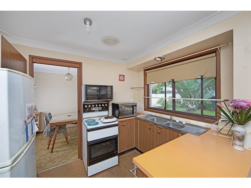 11 Buckingham Road, Berkeley Vale NSW 2261